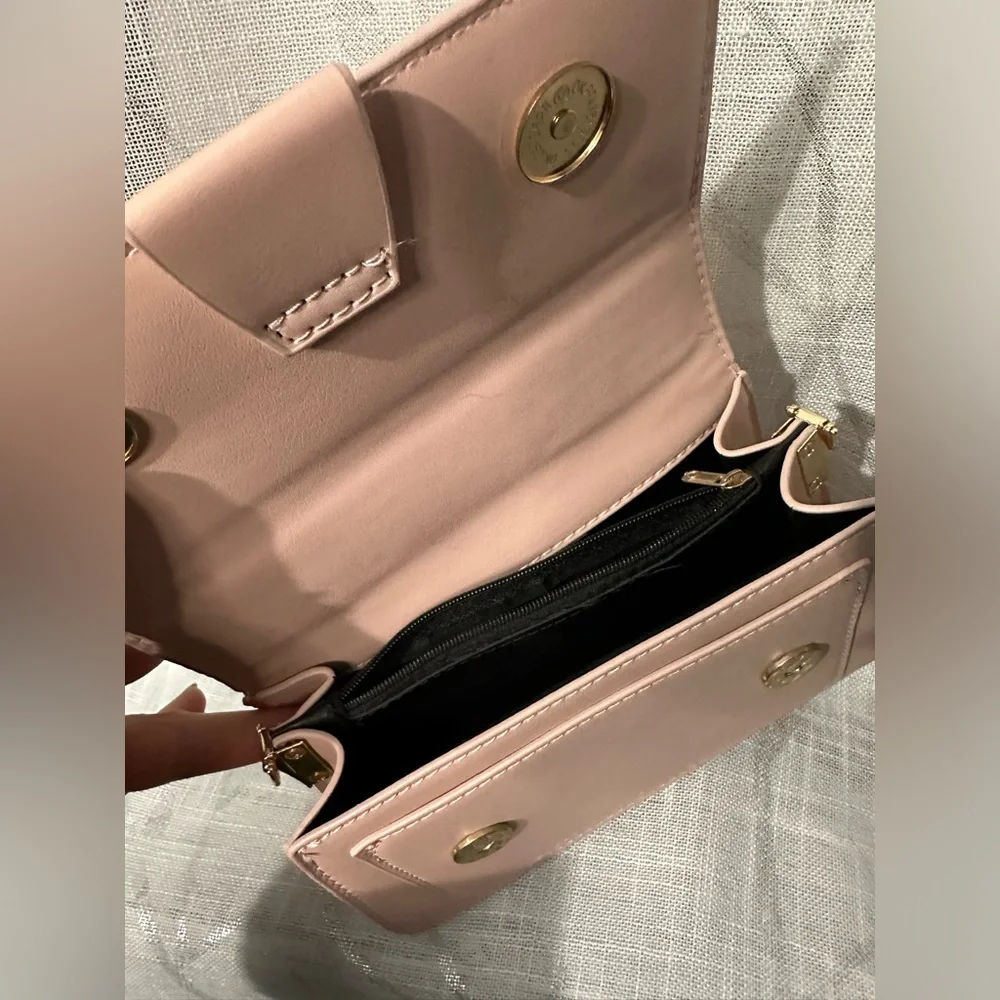 KUQIKAER & Bag with Crossbody NWOT - Picture 9 of 14